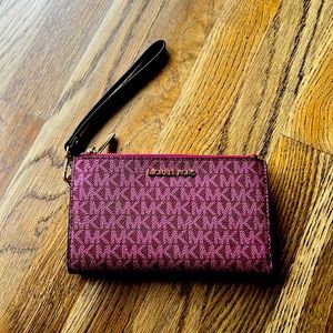 Michael Kors Jet Set Wristlet